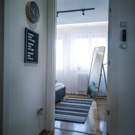 Raw Industrial City Apartment Σουμπότικα Εξωτερικό φωτογραφία
